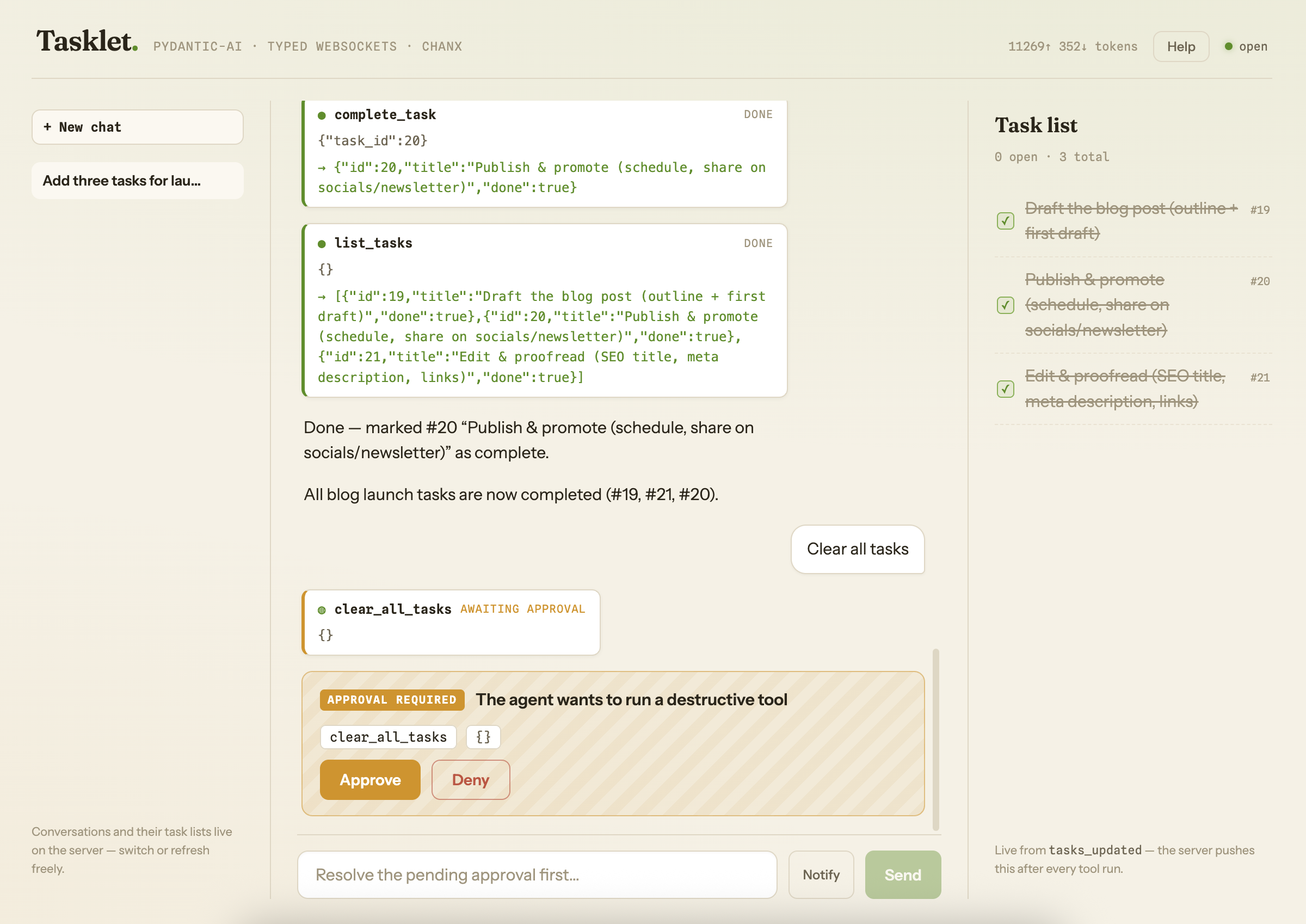 Интерфейс демо: вызов инструмента clear_all_tasks ждёт подтверждения, кнопки Approve и Deny